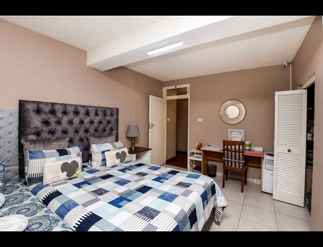 3 BEDROOM APARTMENT FOR SALE IN GLENWOOD